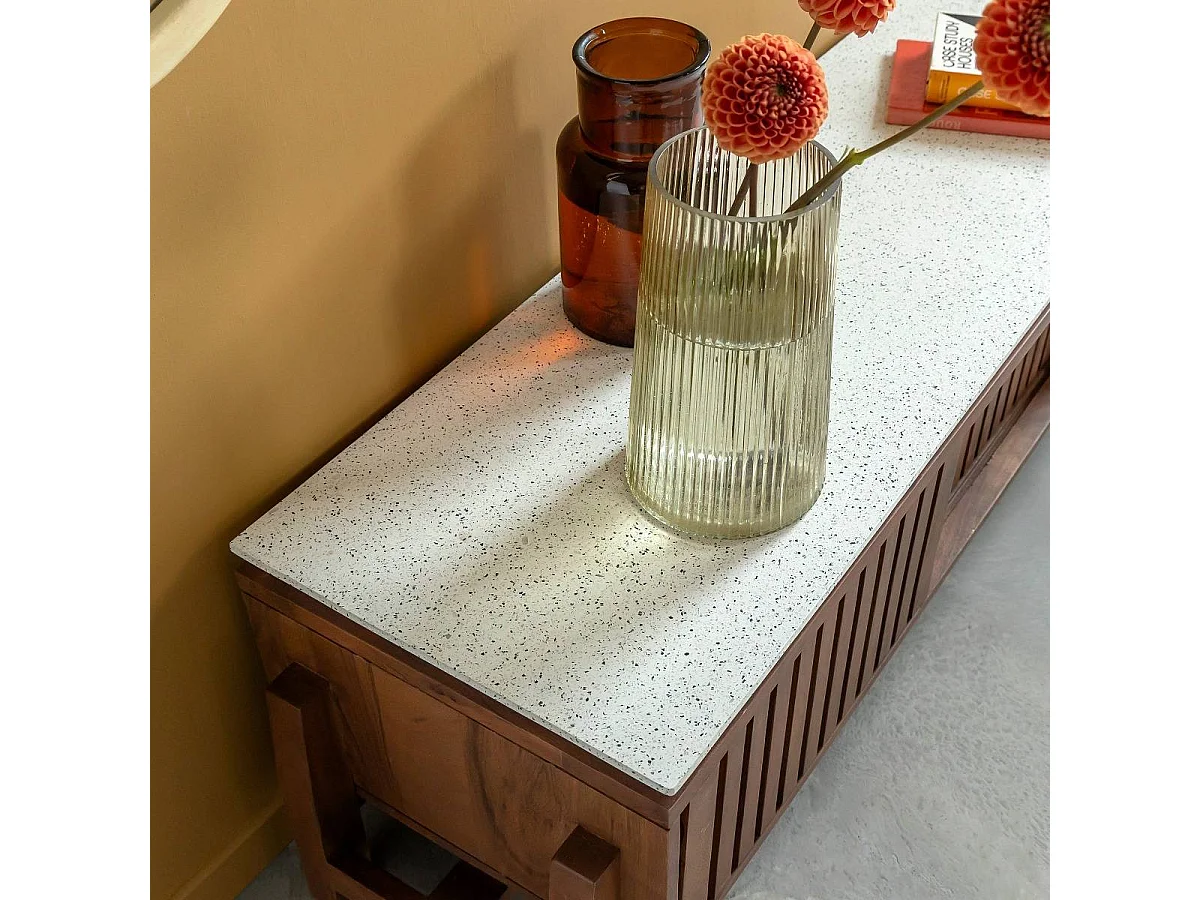 Meuble TV en bois d'acacia et terrazzo Kaelis
