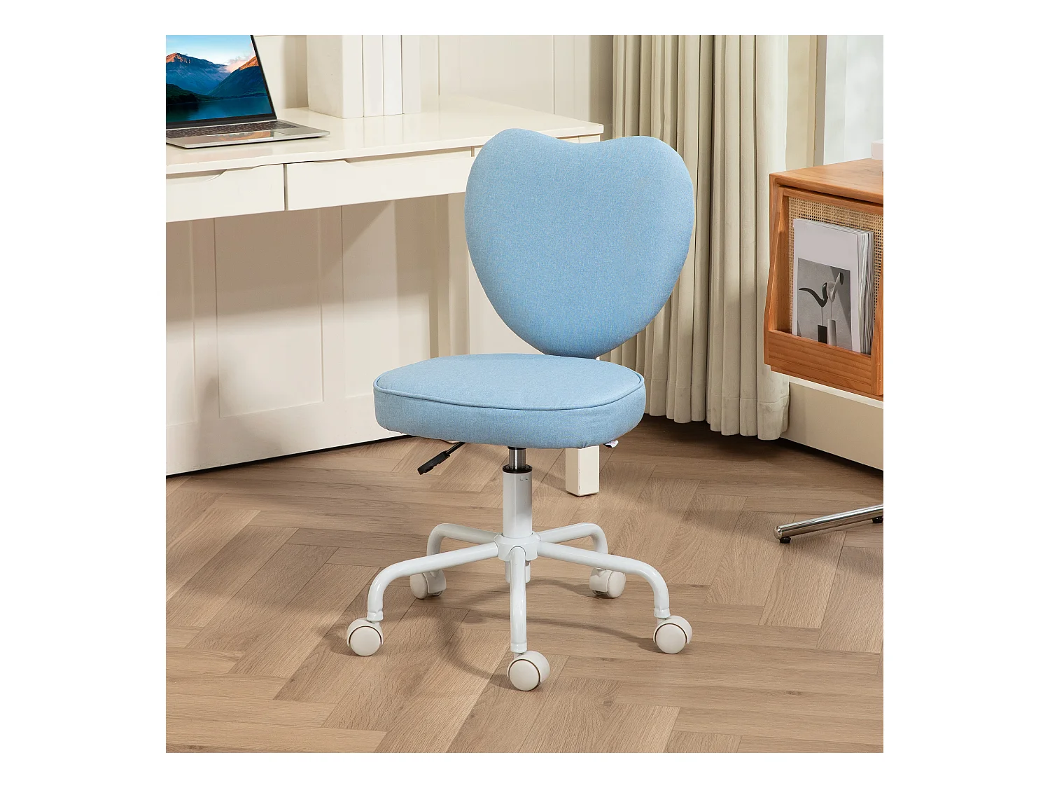 Sedia da scrivania a forma di cuore imbottita in tessuto azzurro