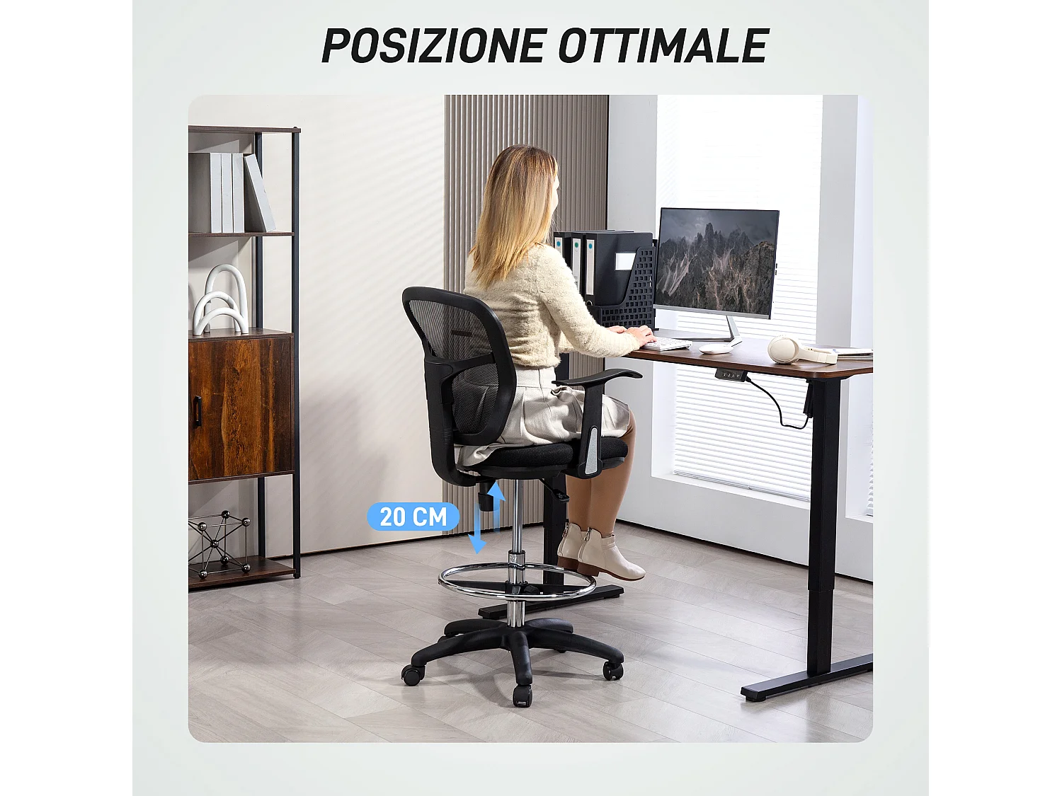 Sedia girevole con anello poggiapiedi e schienale ricurvo nera