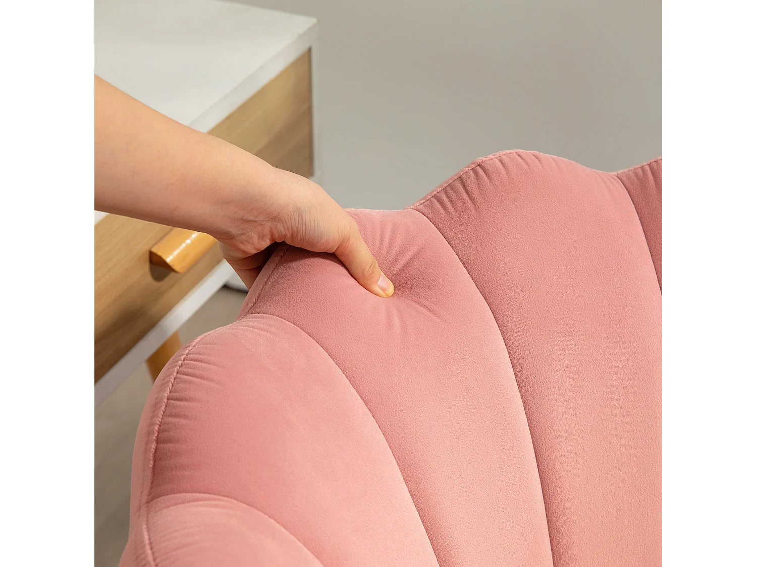 Sedia da ufficio con schienale a petalo in velluto rosa