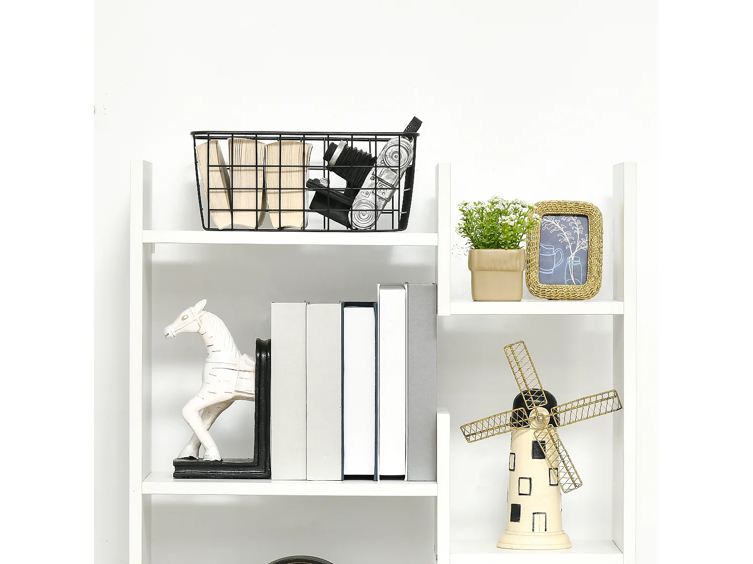 Libreria ad albero salvaspazio stile industriale in marrone