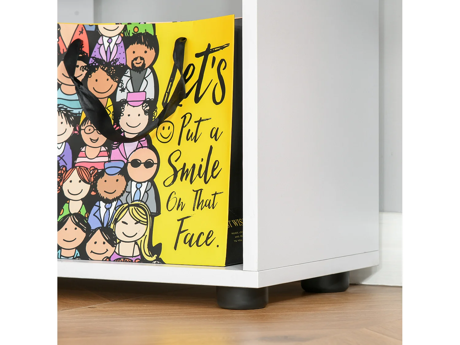 Mobile libreria a cubi con 7 ripiani di diverse dimensioni in mdf noce