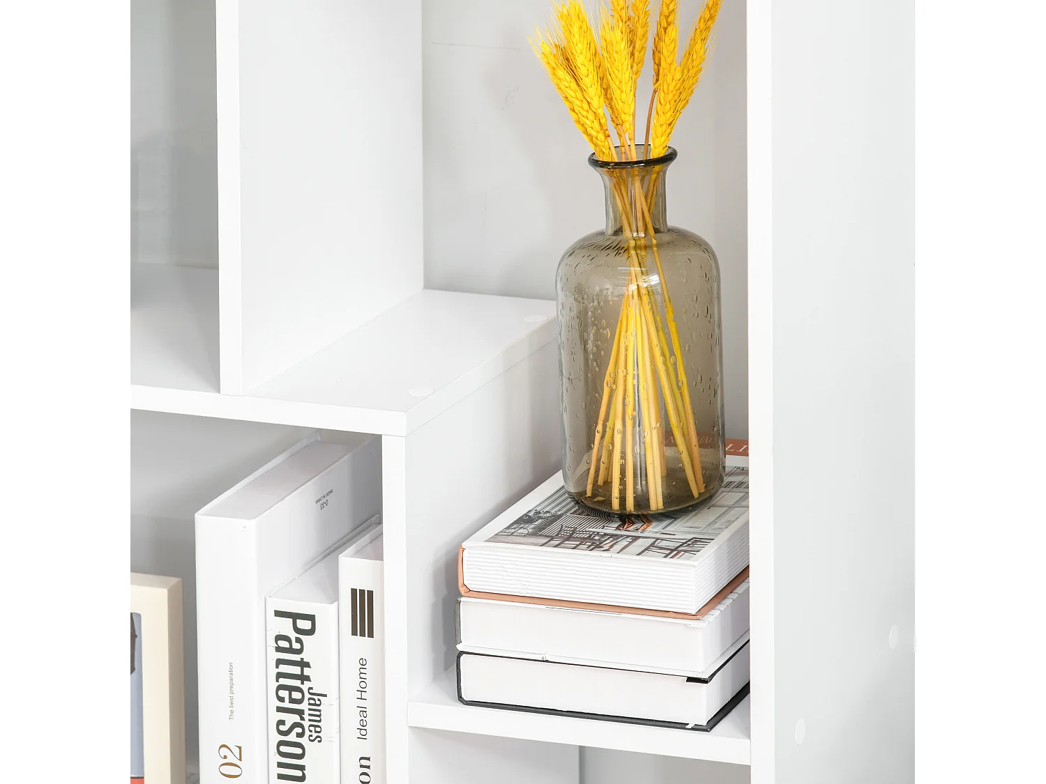 Mobile libreria a cubi con 7 ripiani di diverse dimensioni in mdf noce