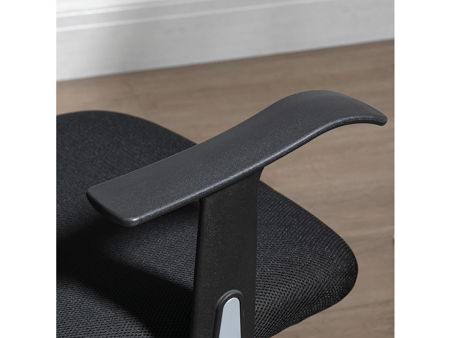 Sedia da ufficio ergonomica e regolabile con poggiatesta nero