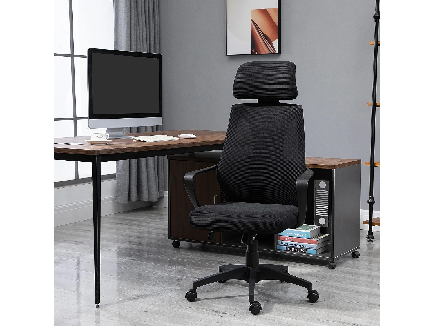 Sedia da ufficio reclinabile con poggiatesta e supporto lombare nero