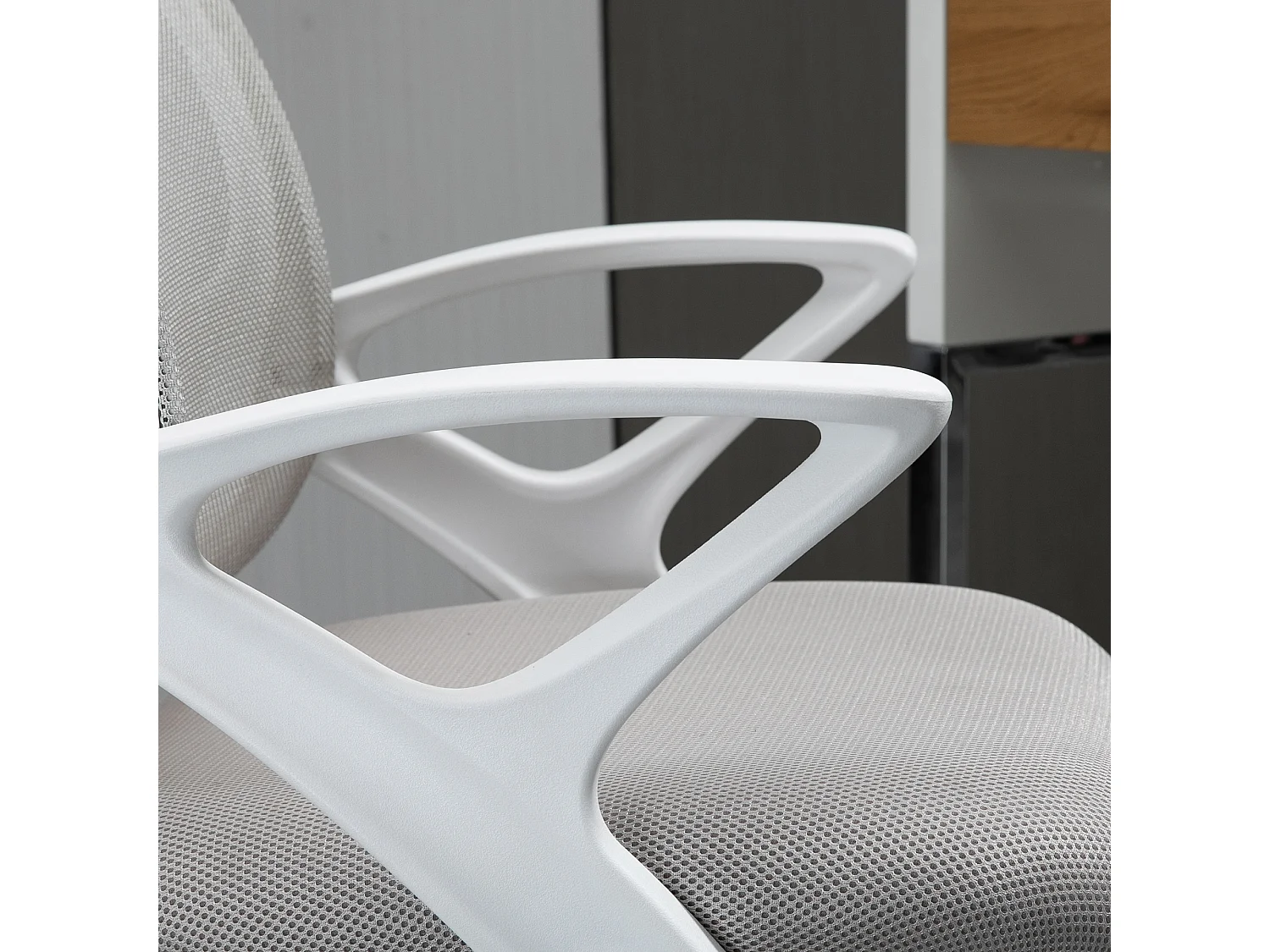 Sedia da ufficio girevole ergonomica in tessuto a rete grigio