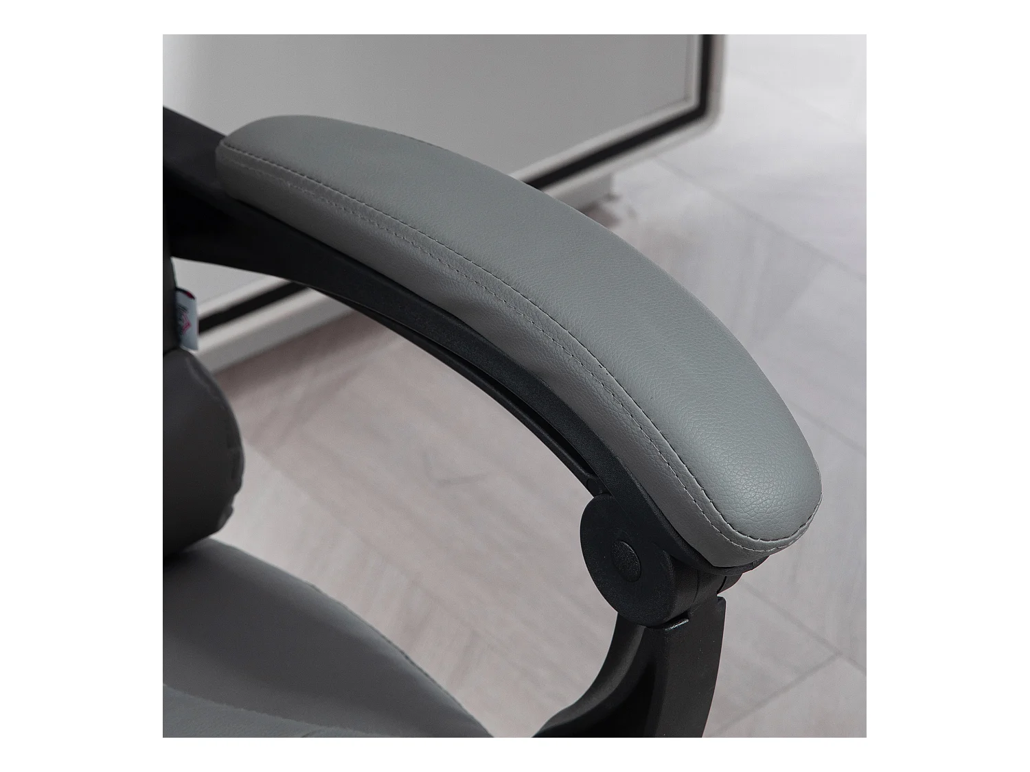 Sedia da ufficio ergonomica e reclinabile con poggiapiedi grigio