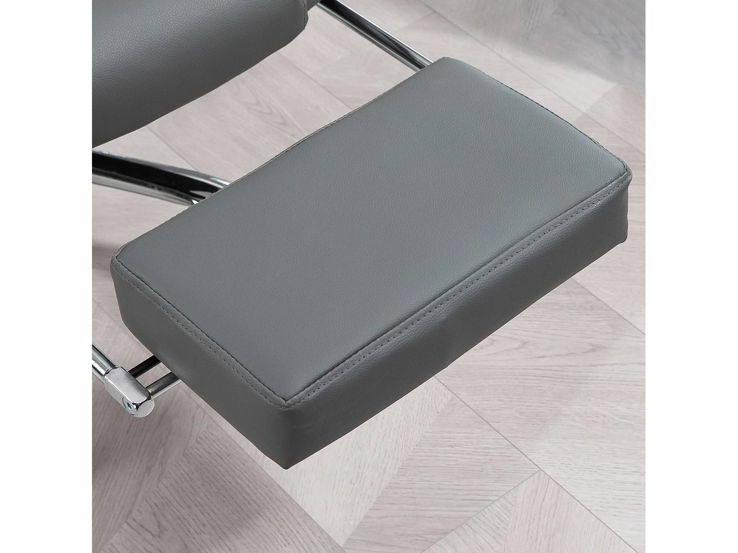 Sedia da ufficio ergonomica e reclinabile con poggiapiedi grigio