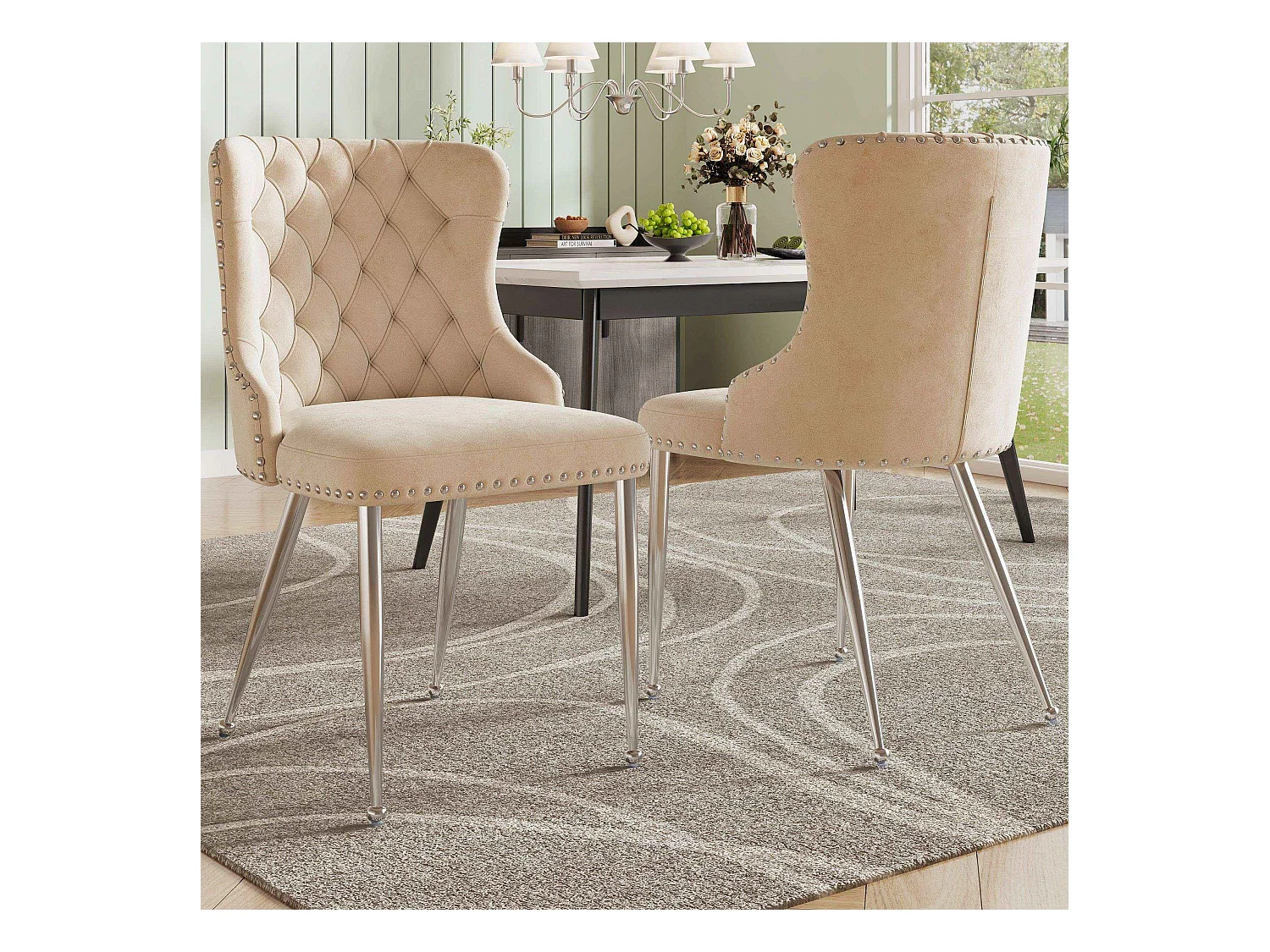 Set van 2 beige fluwelen eetkamerstoelen met gewatteerde rugleuningen en zilveren poten - modern design