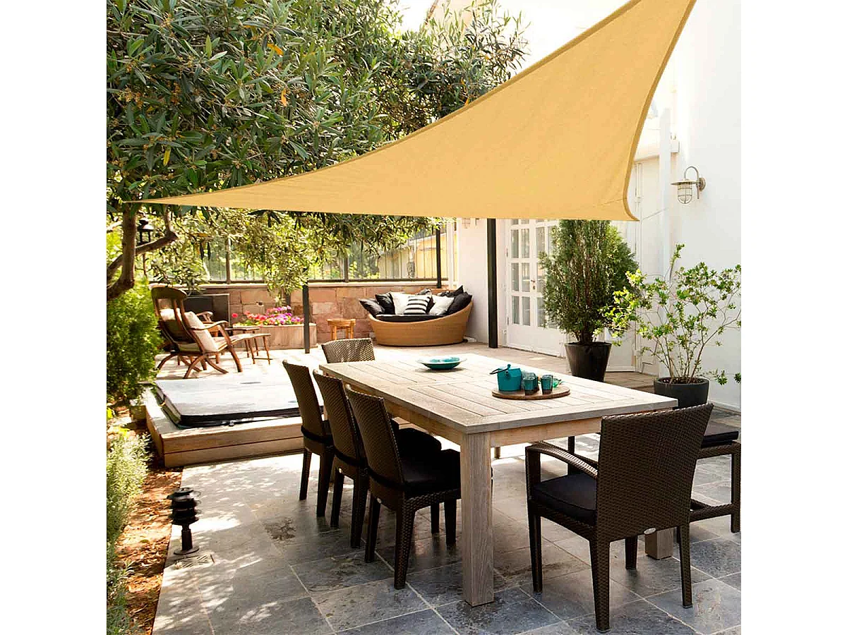 Toldo vela sombreo triangular Aktive Garden protección UV50 poliéster crema 5x5x5m