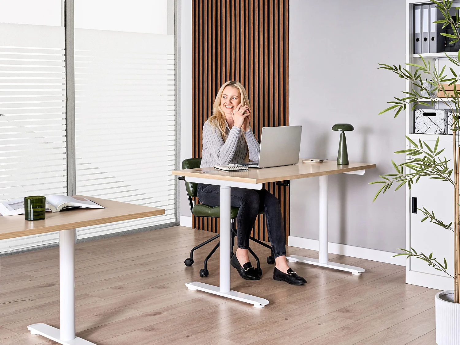 Bureau réglable en hauteur manuellement DESTINAS Marron clair/blanc 120 cm 60 cm