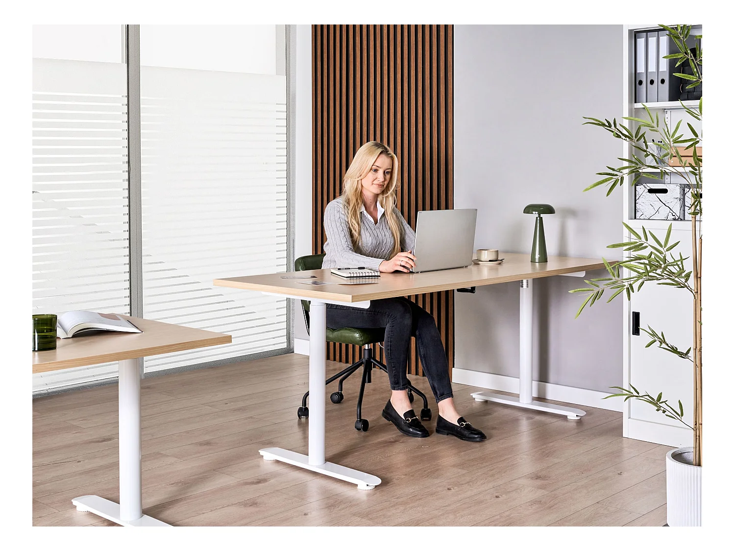 Bureau réglable en hauteur manuellement DESTINAS Marron clair/blanc 180 cm 72 cm