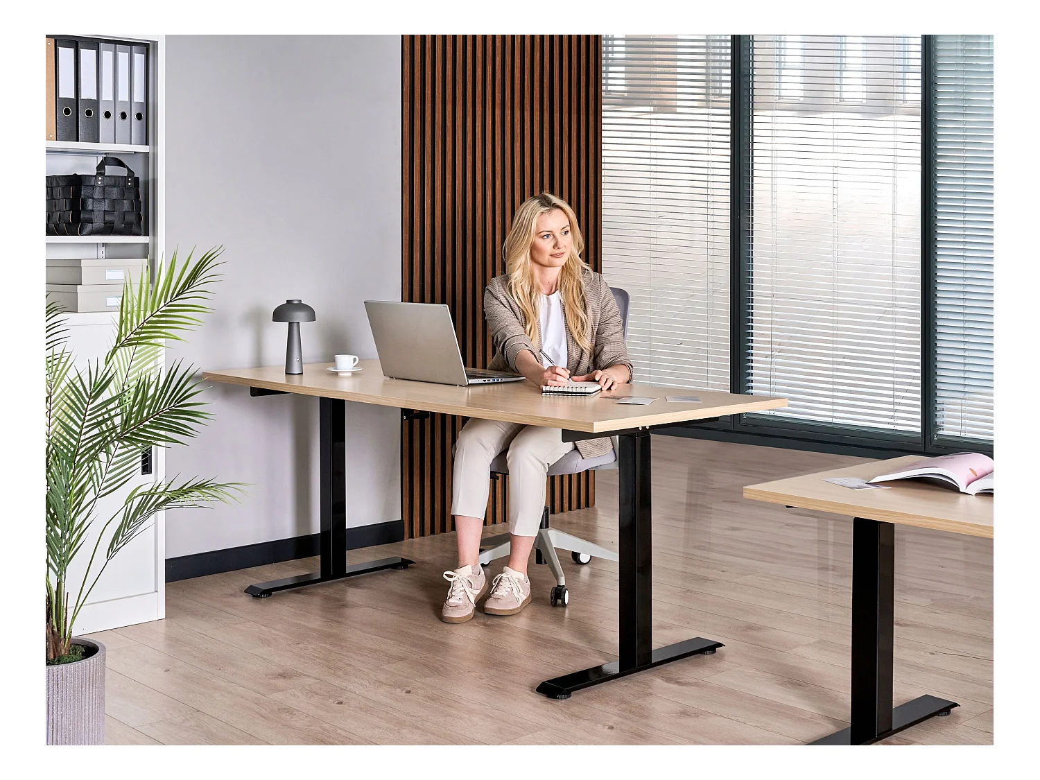 Bureau réglable en hauteur manuellement DESTINES Noir/ Marron clair 180 cm 72 cm