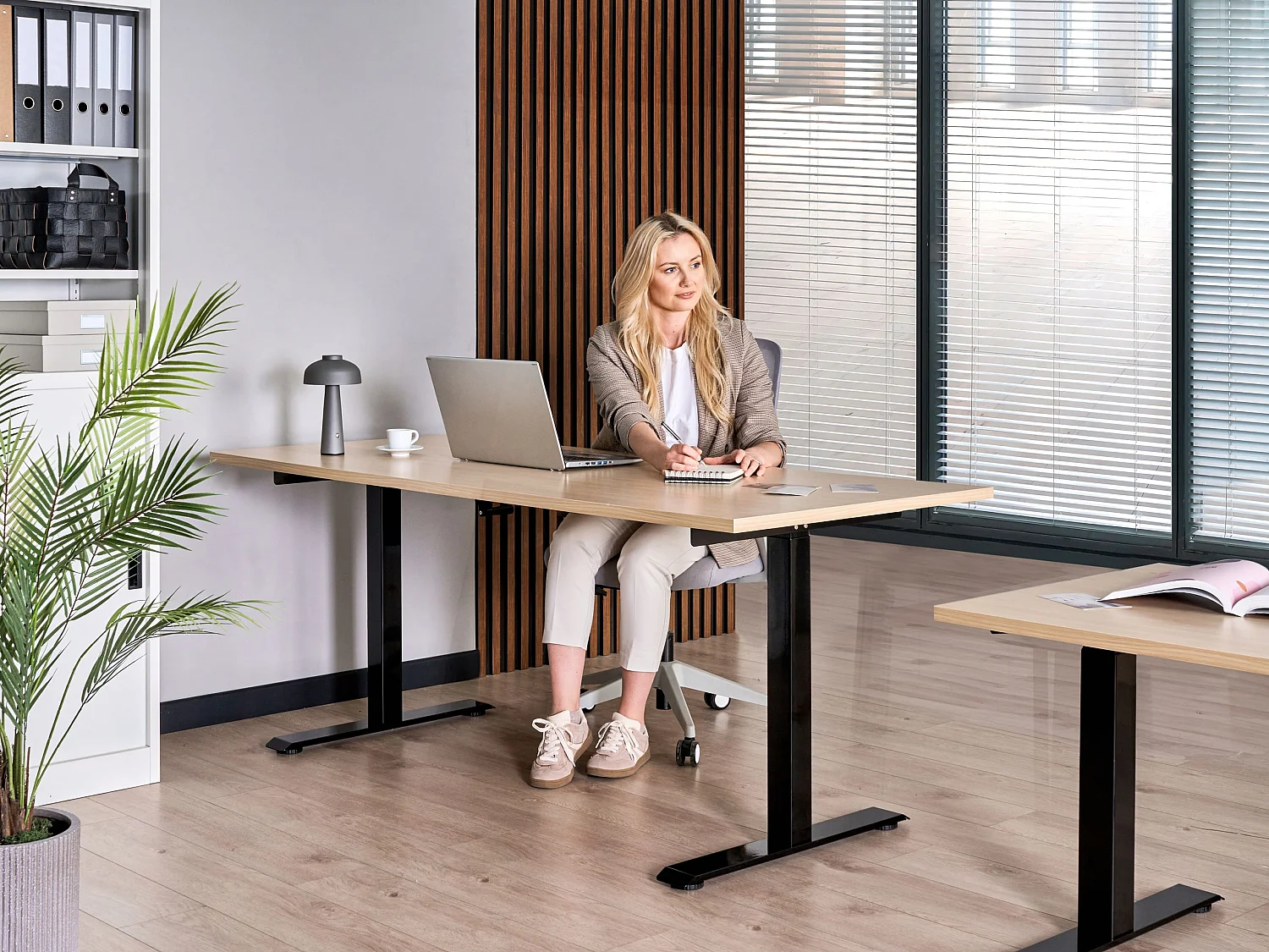 Bureau réglable en hauteur manuellement DESTINES Noir/ Marron clair 180 cm 72 cm