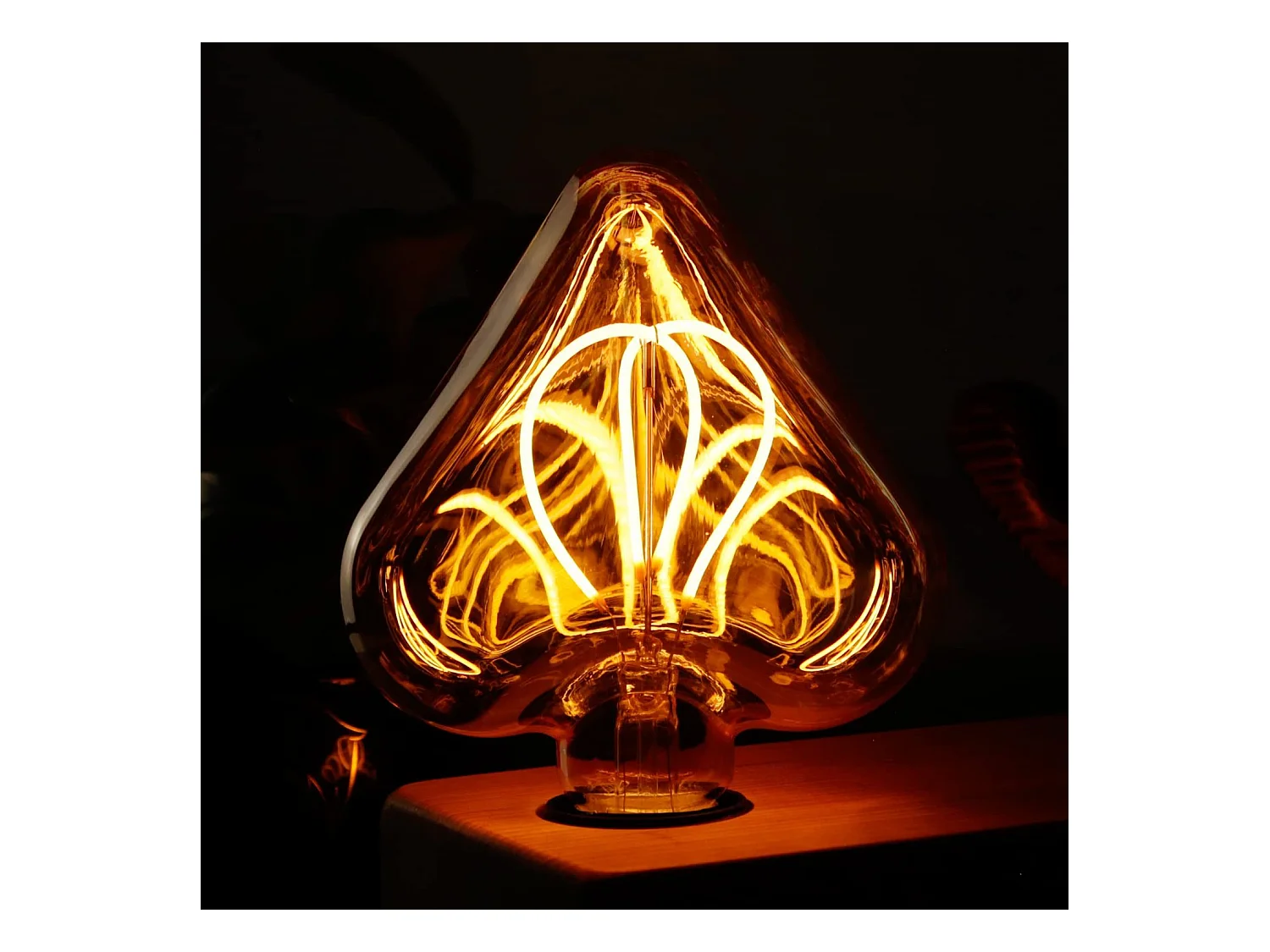 NETTLIFE - Żarówka LED Edison Vintage 3W, lampa żarowa retro E27 w kształcie serca, dekoracyjna, ciepła biel, nieściemnialna