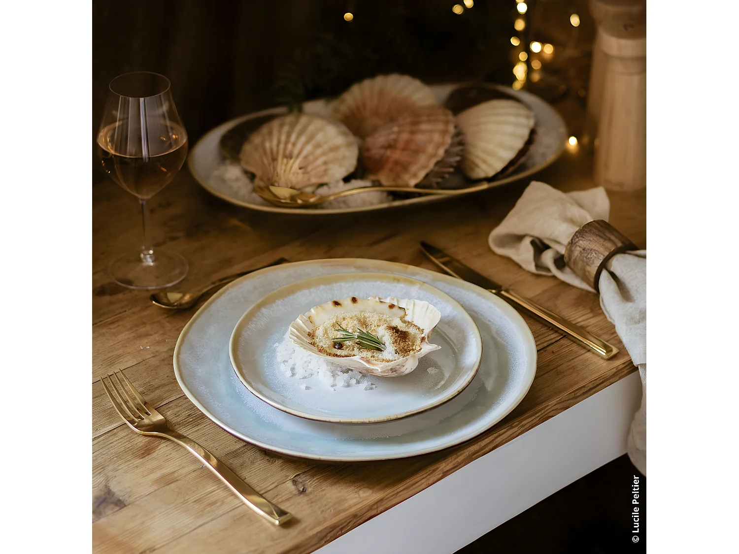 Duża, owalna płyta Shadow Aqua 36 x 22 cm (x2) z reaktywnego, emaliowanego kamionki w kolorze niebieskim