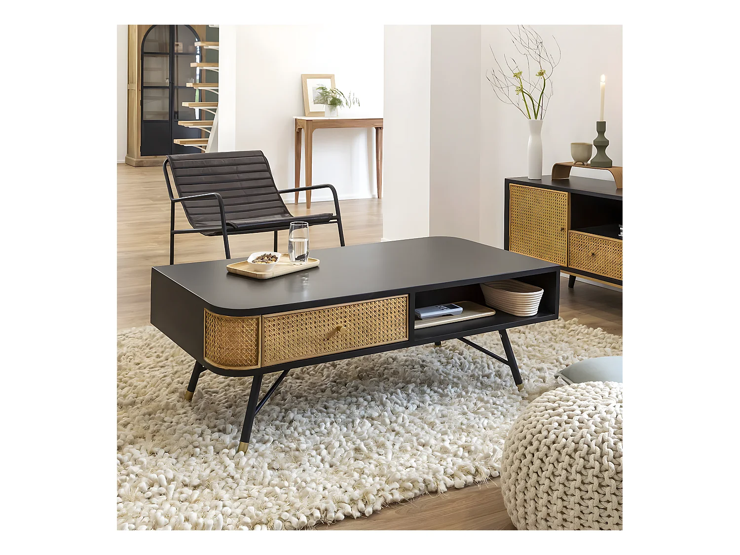 Table basse en cannage et métal Volterra