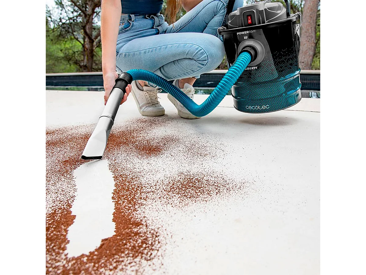 Aspirador de cenizas Cecotec Conga Ash 7000 Liberty 120W 15L negro