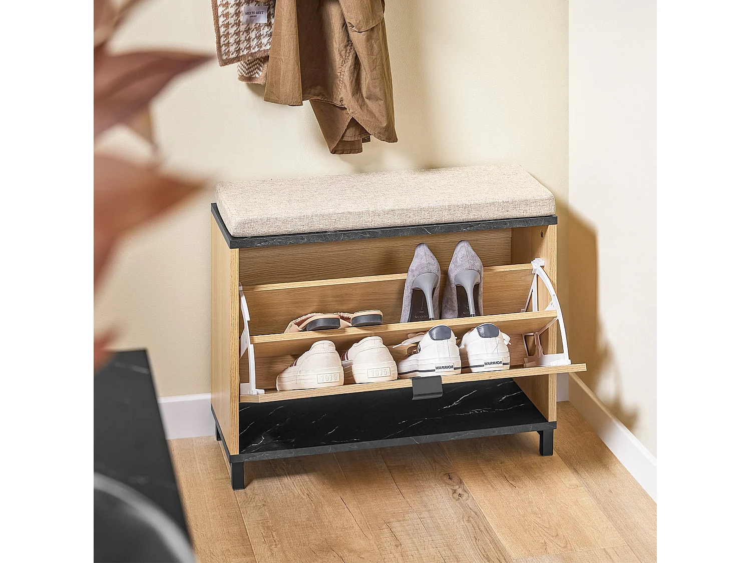 SoBuy Meuble à chaussures banc de rangement peu encombrant avec siège rembourré en bois effet marbre noir 60x24x50cm