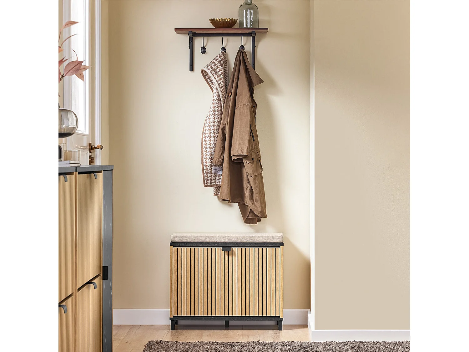 SoBuy Meuble à chaussures banc de rangement peu encombrant avec siège rembourré en bois effet marbre noir 60x24x50cm