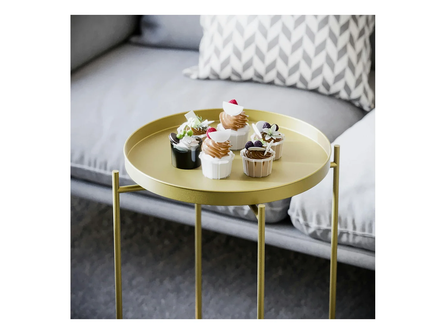 Petite table d'appoint dorée - structure ronde, métal SFAX
