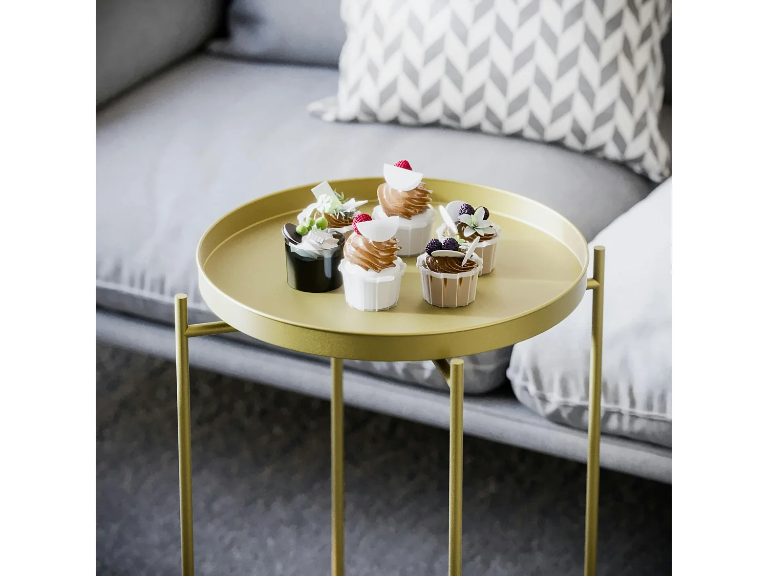 Petite table d'appoint dorée - structure ronde, métal SFAX