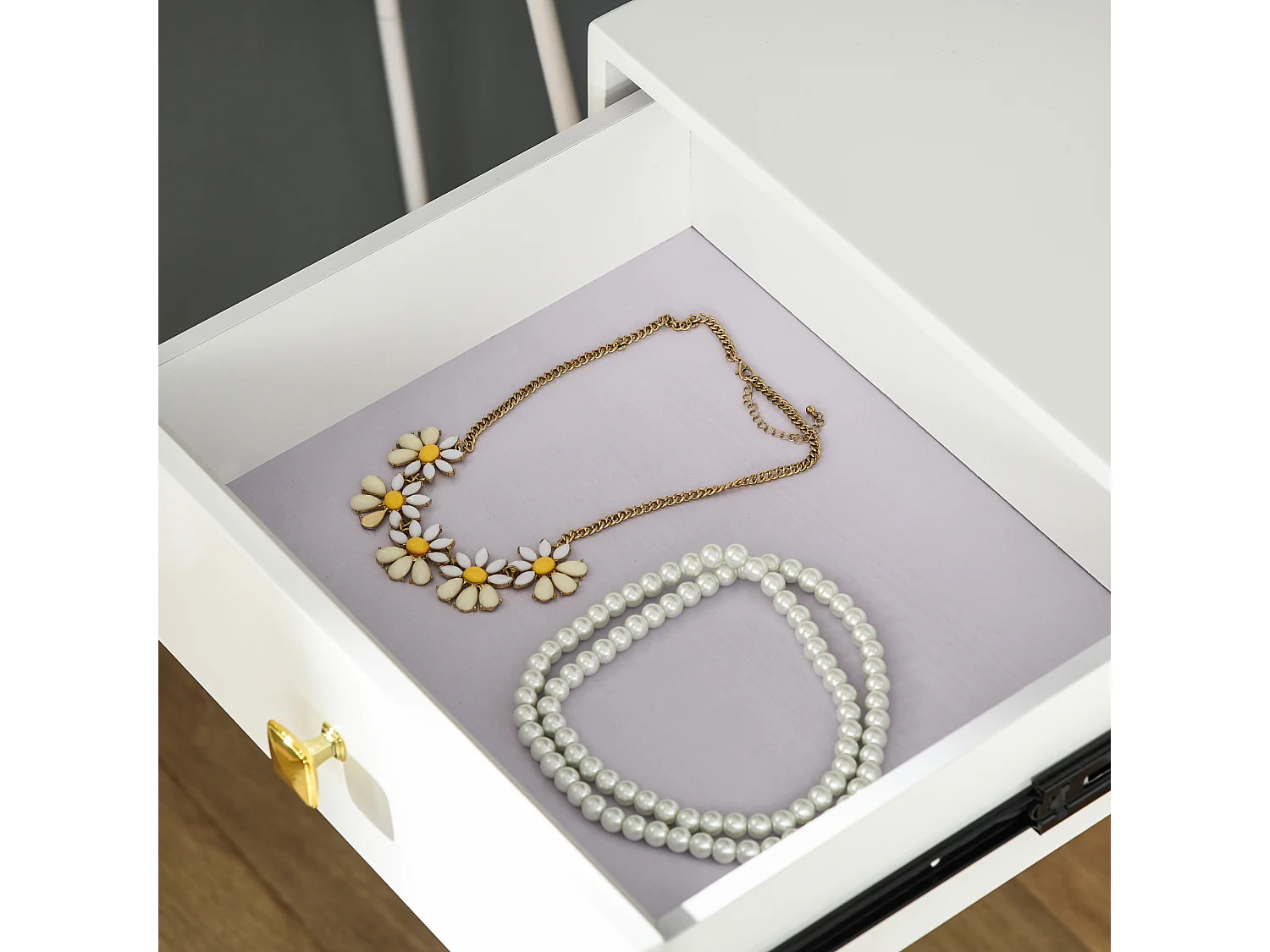 Toeletta con specchio in stile industriale con luci e sgabello