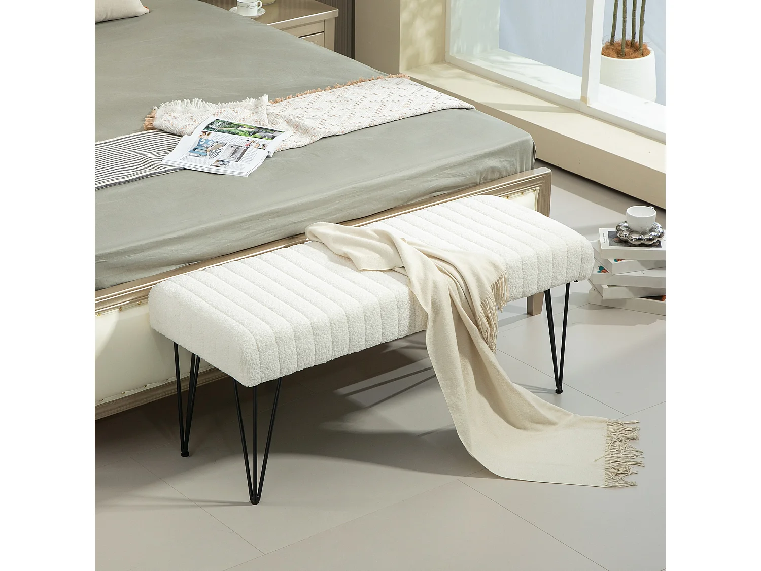 Panca fondoletto moderna con gambe a forcina bianco crema