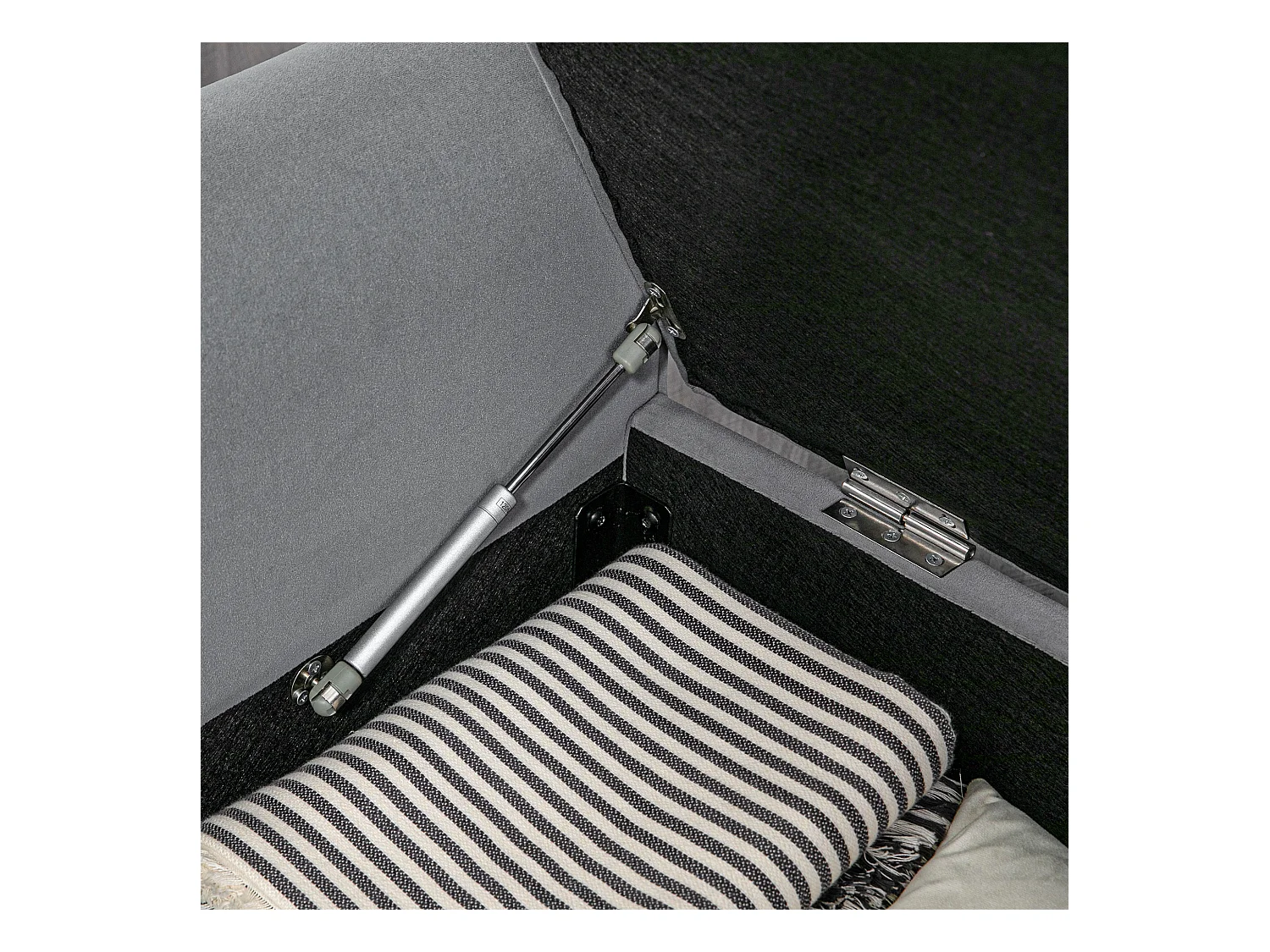 Panca fondo letto con spazio portaoggetti braccioli arrotolati