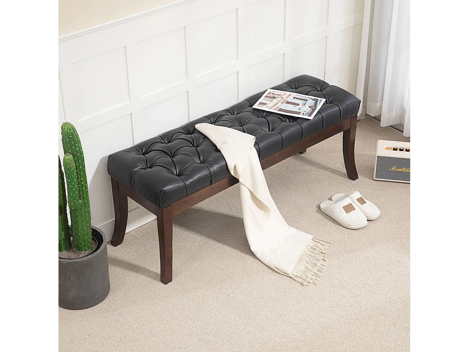 Panca fondo letto imbottita a bottoni con gambe ricurve nera