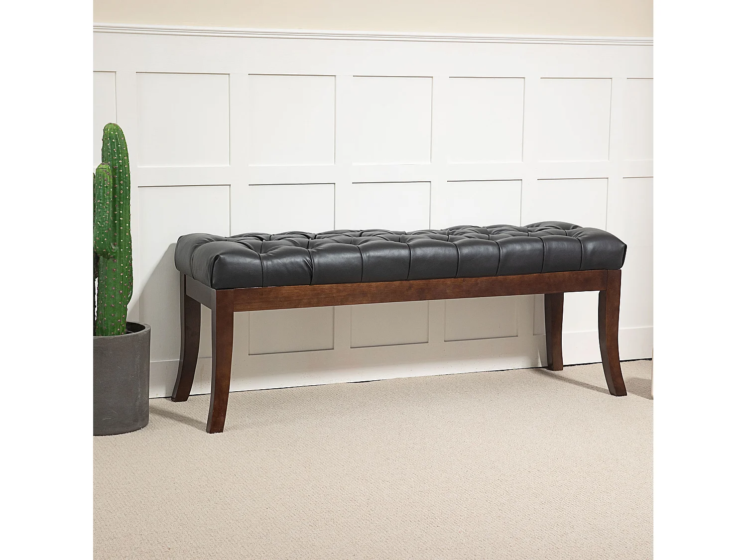 Panca fondo letto imbottita a bottoni con gambe ricurve nera