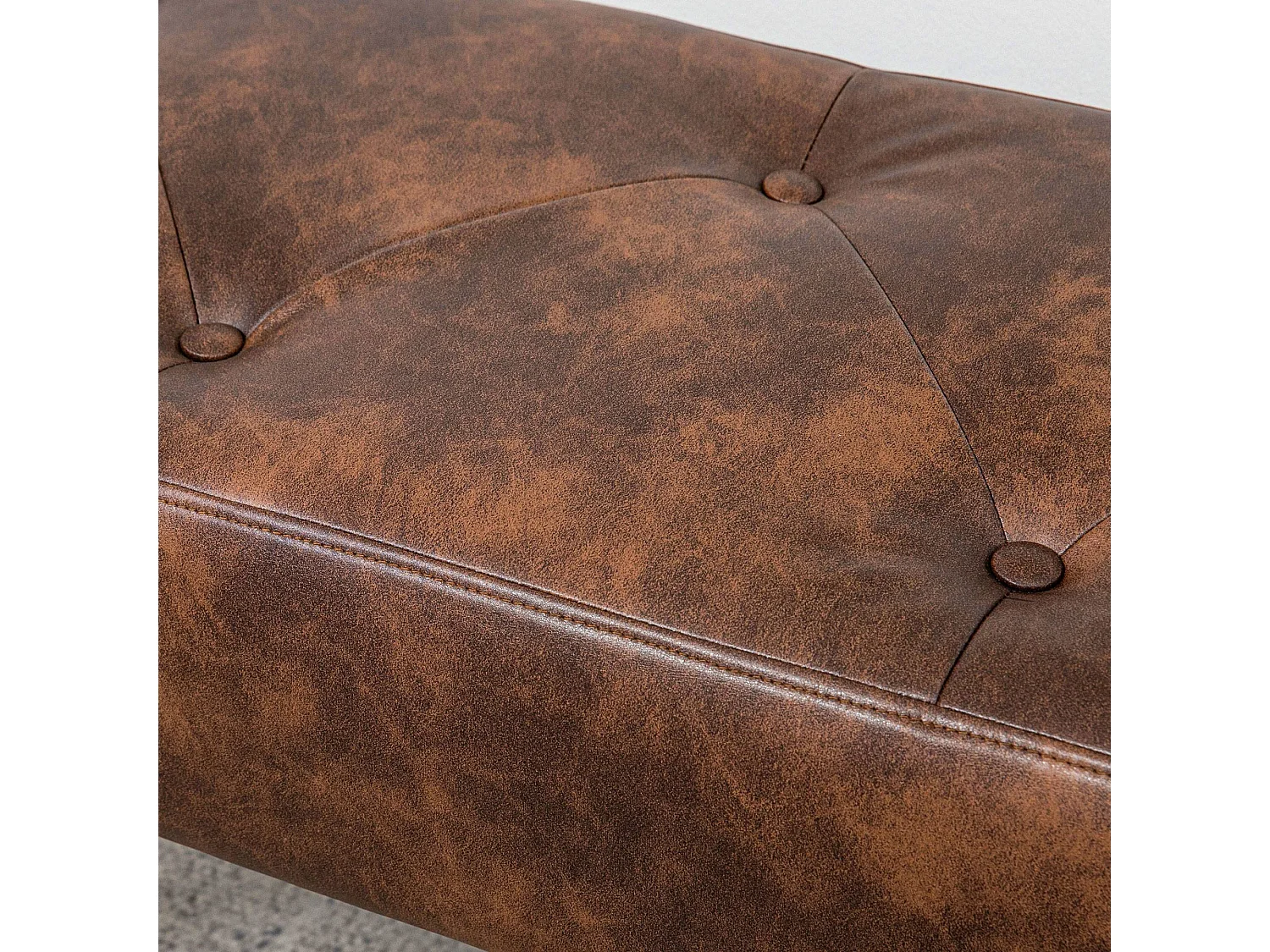 Panca imbottita con rivestimento in finta pelle marrone