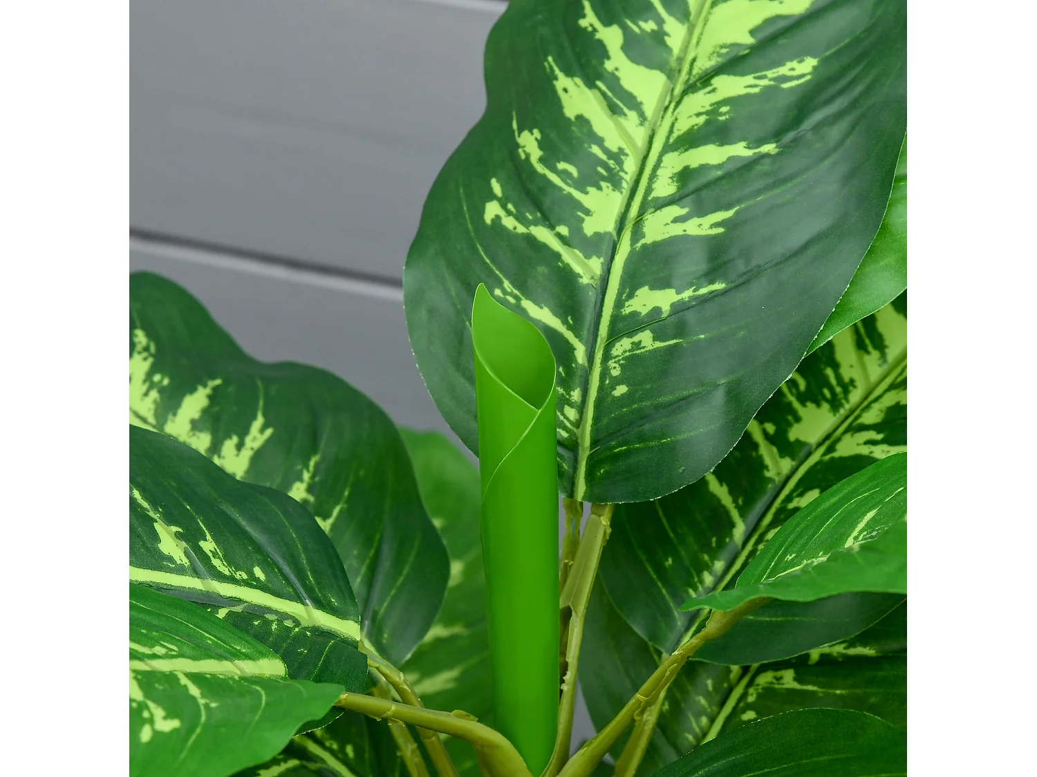 Pianta artificiale decorativa da interni e vaso nero