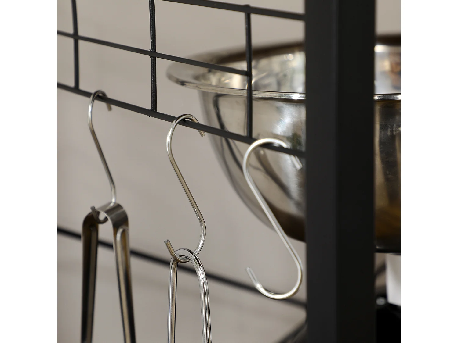 Mobile cucina con multipresa ripiani e ganci acciaio e legno marrone