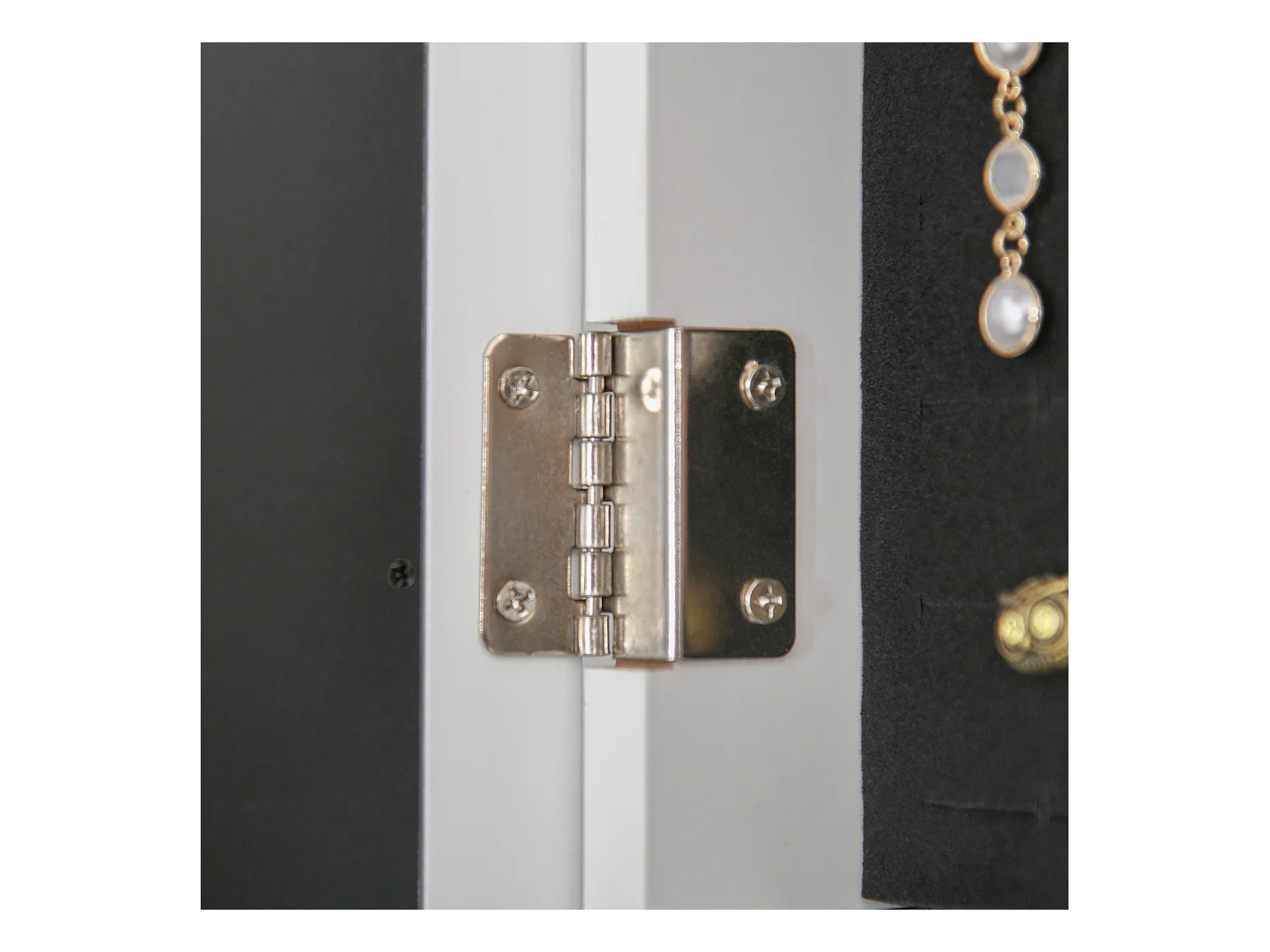 Armadietto portagioie con specchio regolabile e luci led bianco caldo