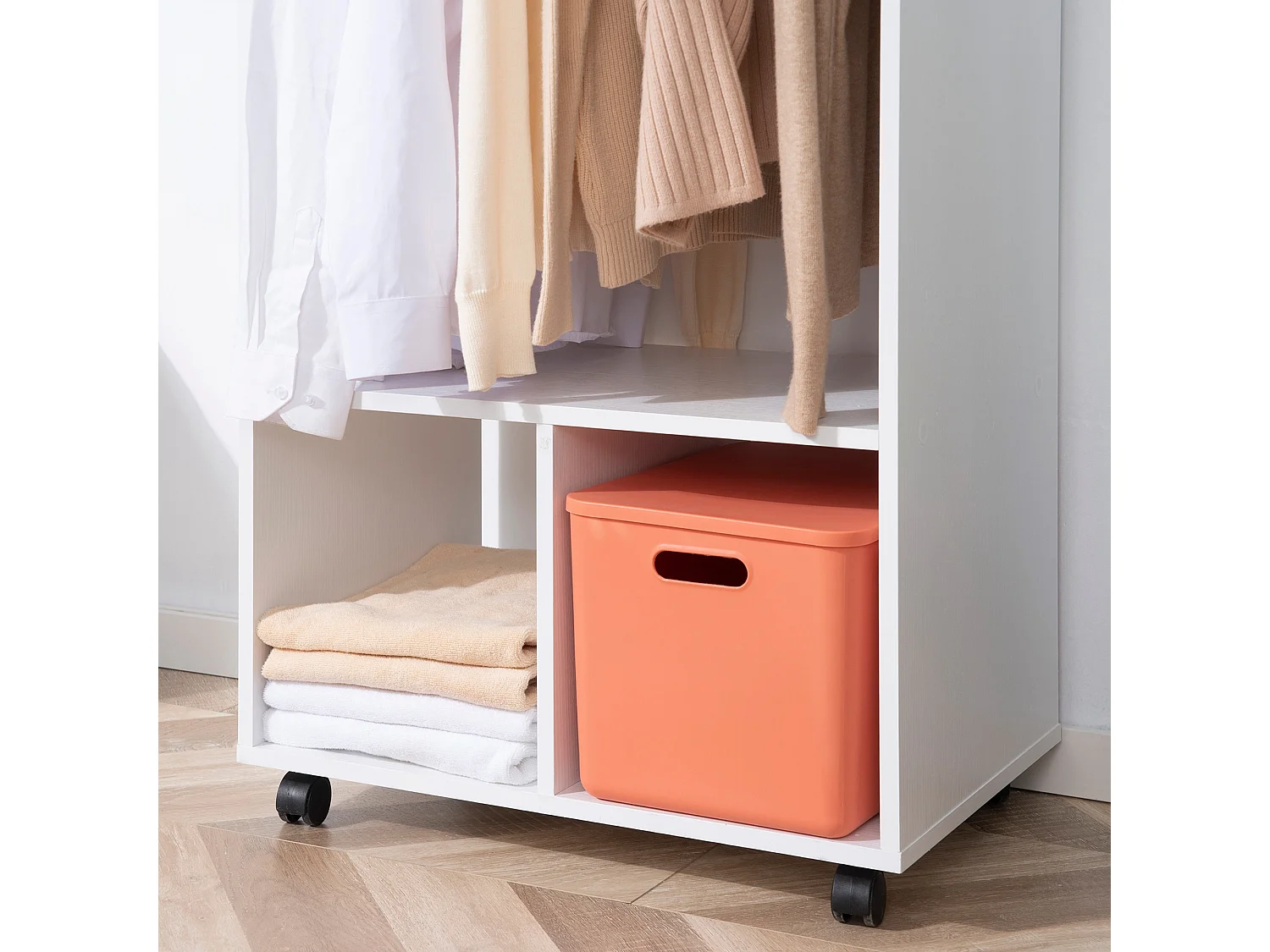 Mobile appendiabiti con barra in alluminio e 2 ripiani aperti bianco