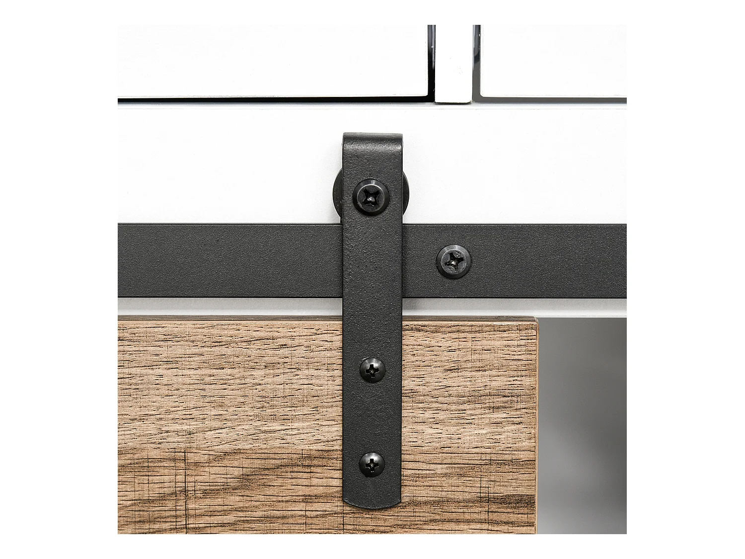 Mobile da cucina rustico con 2 cassetti ripiani aperti portabottiglie