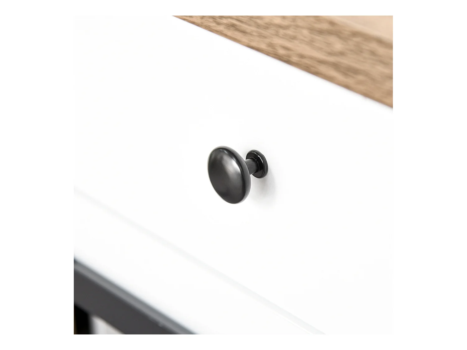 Mobile da cucina rustico con 2 cassetti ripiani aperti portabottiglie