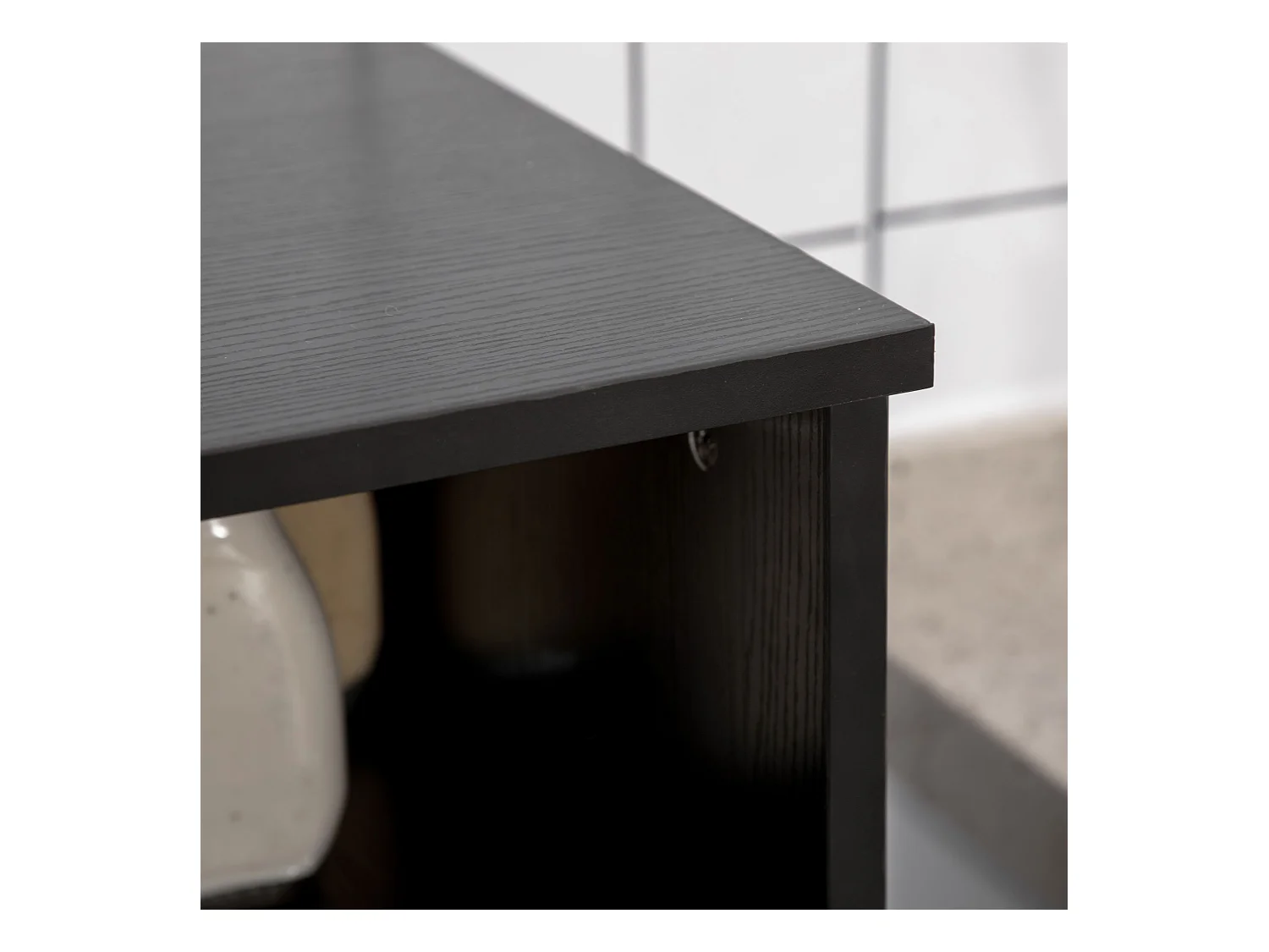 Mobile da cucina per microonde con armadietti, mensole e cassetto nero