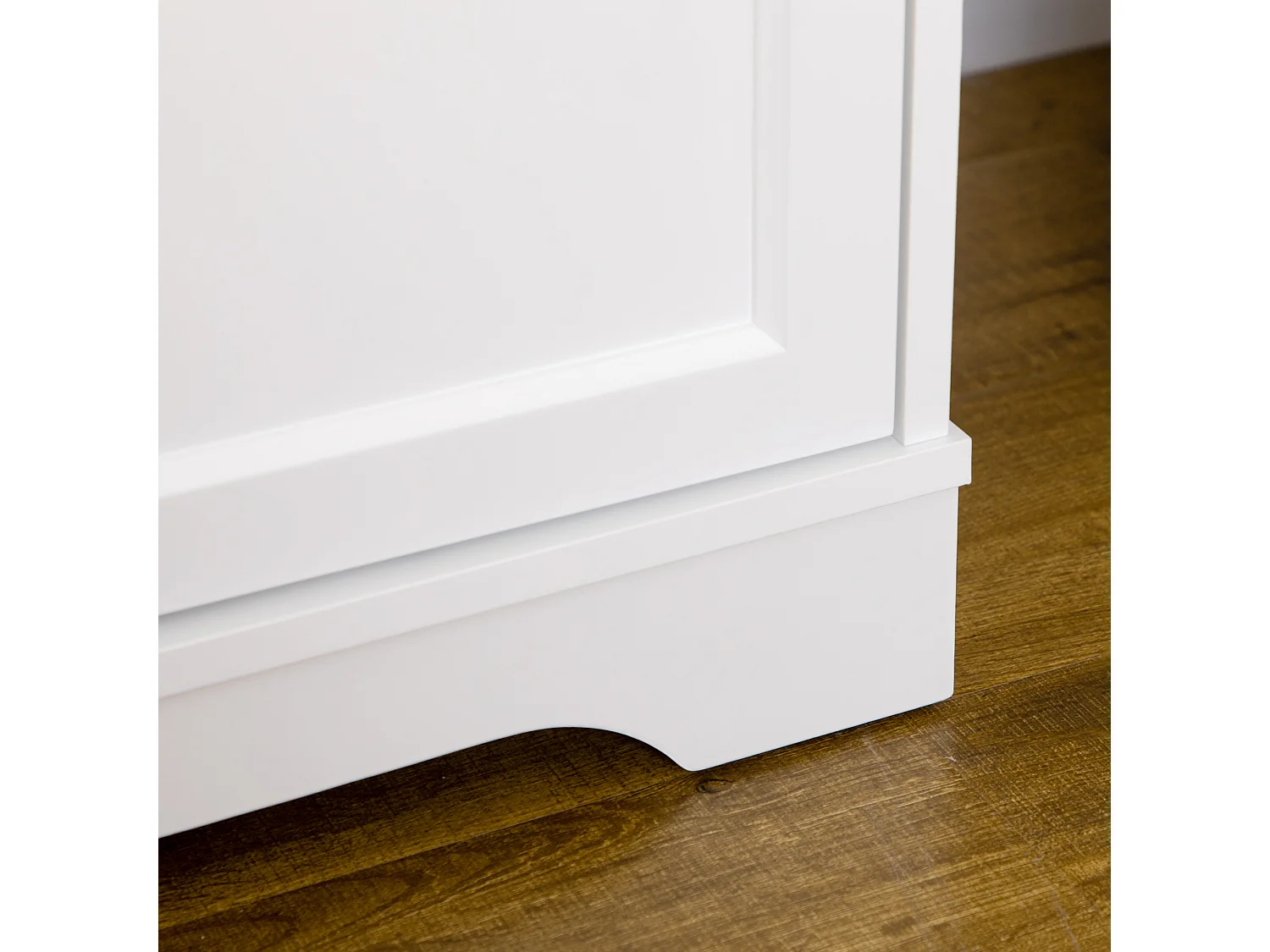 Credenza moderna con ripiano regolabile a 3 cassetti e 3 ante