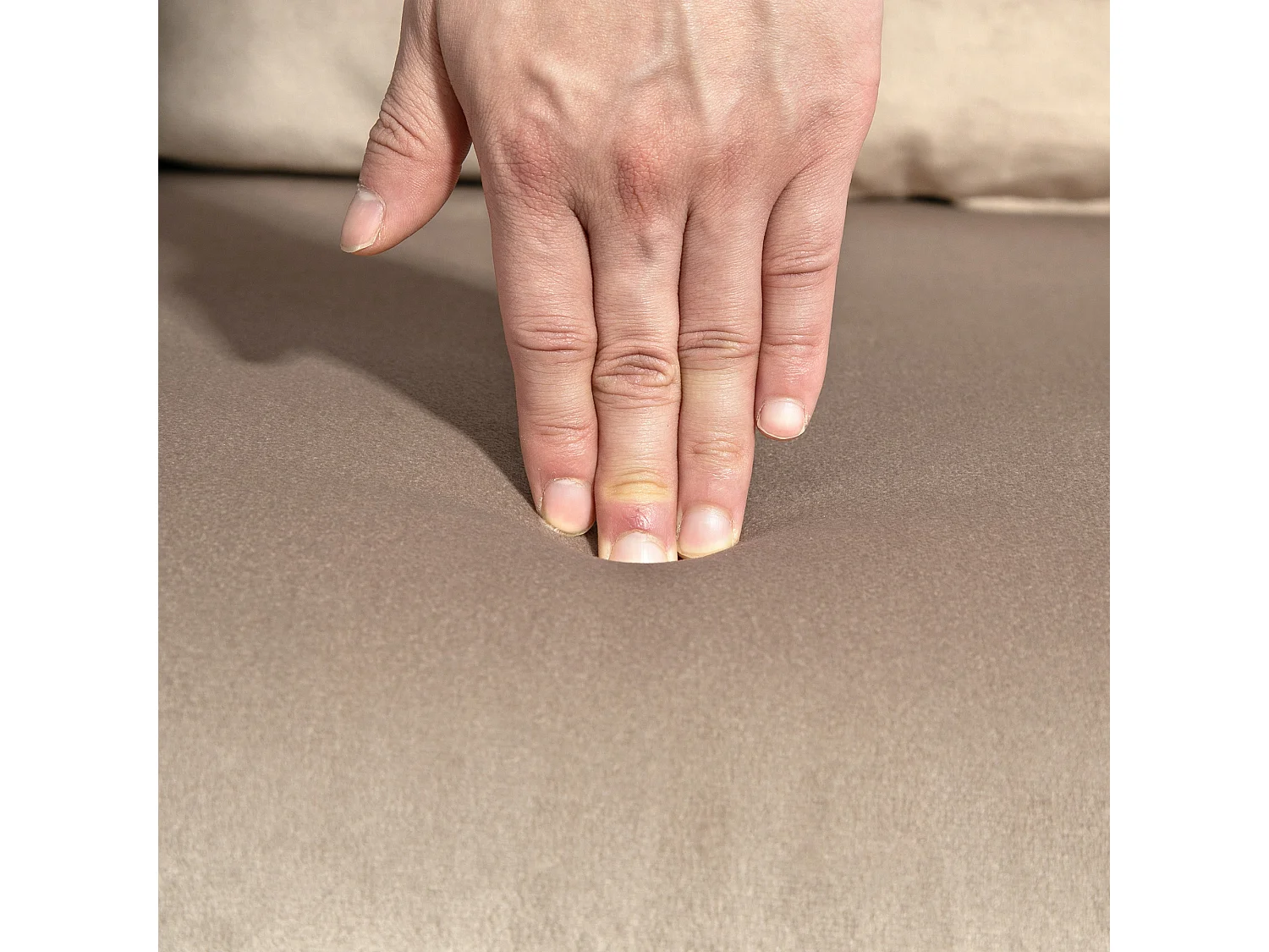 Divano letto vellutato con schienale regolabile marrone chiaro