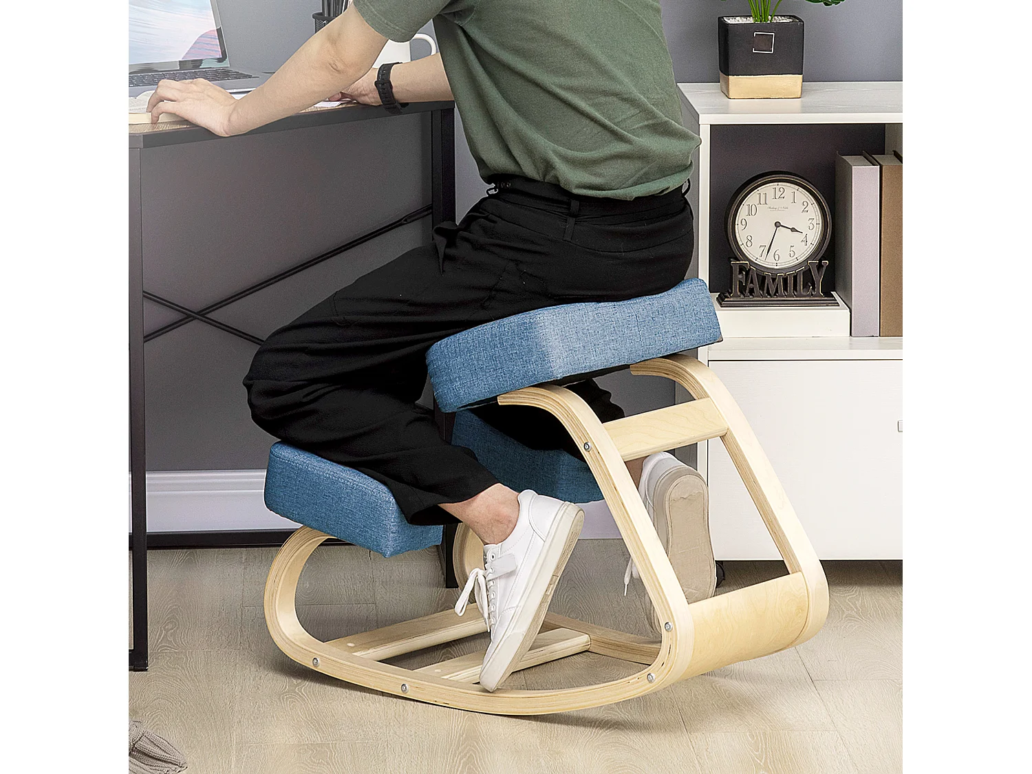 Sedia ergonomica con inginocchiatoio e cuscino imbottito blu