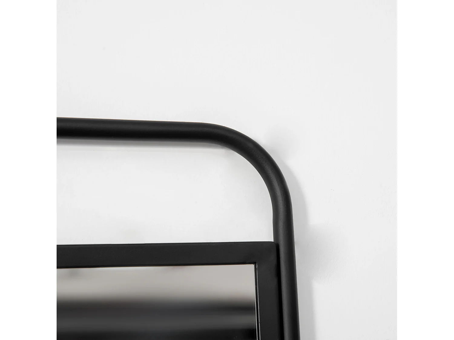 Specchio moderno in metallo con mensola 36.2x12x71.7cm nero