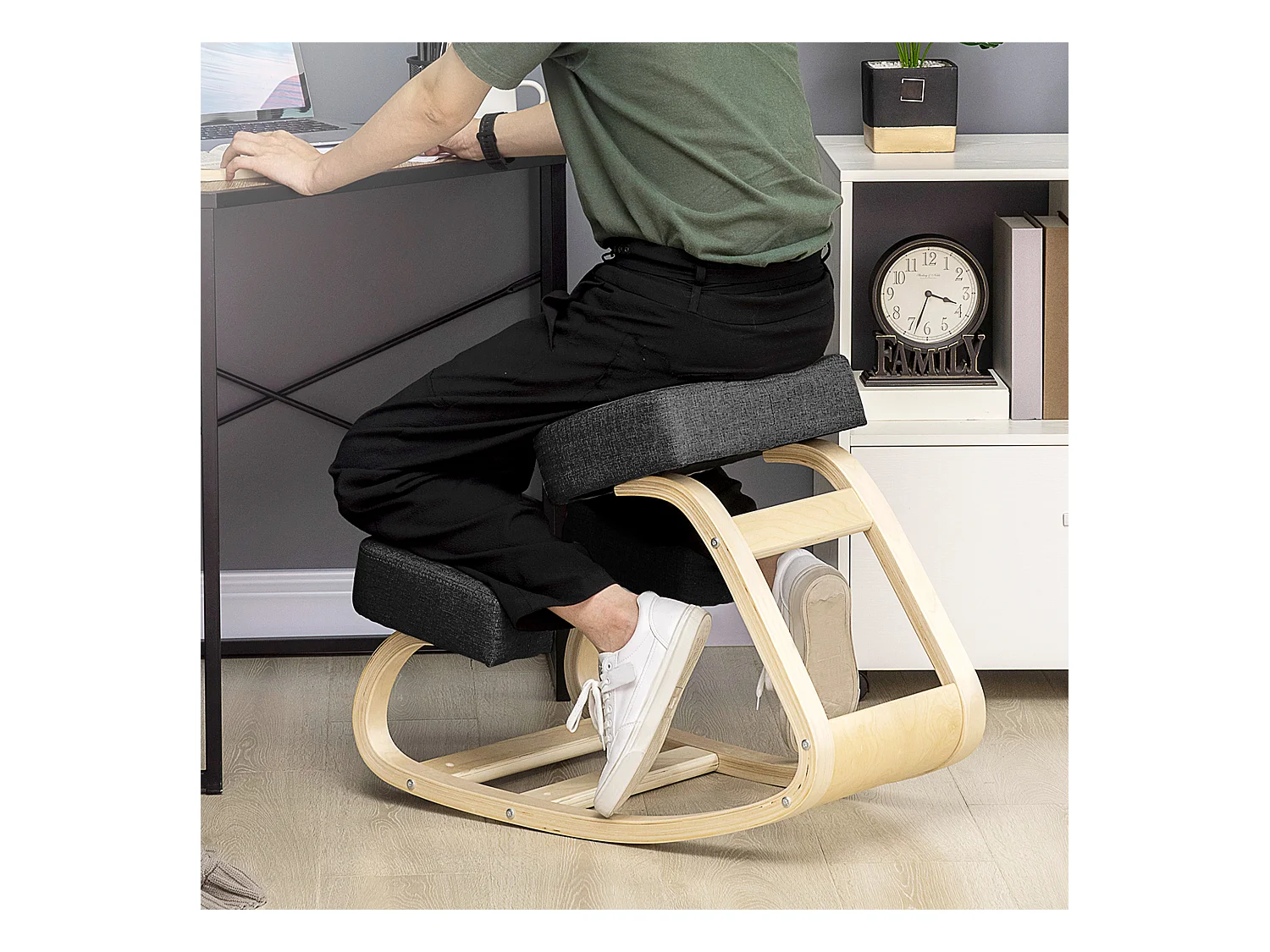 Sedia inginocchiatoio ergonomica con cuscino imbottito nero