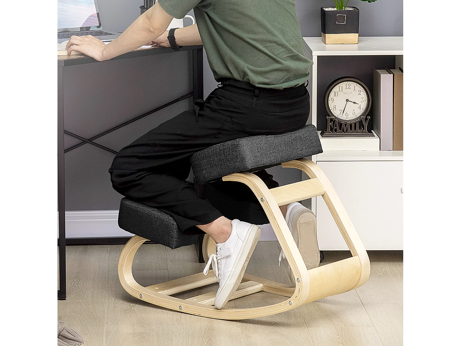 Sedia inginocchiatoio ergonomica con cuscino imbottito nero