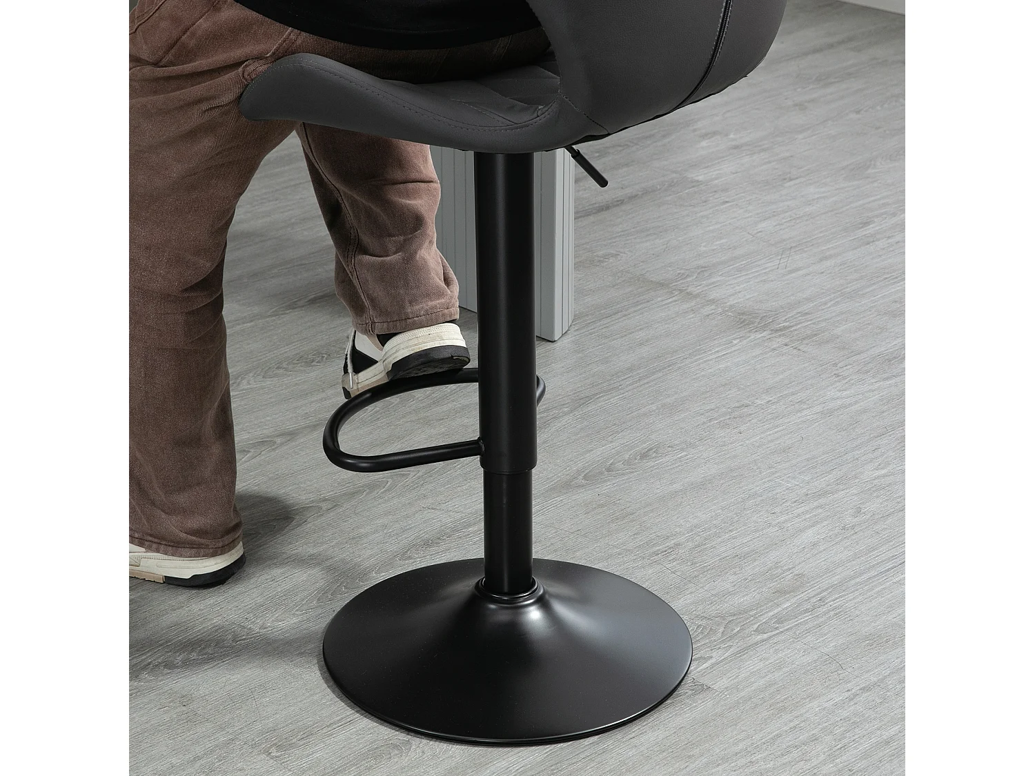 Set 2 sgabelli da bar in similpelle con altezza regolabile