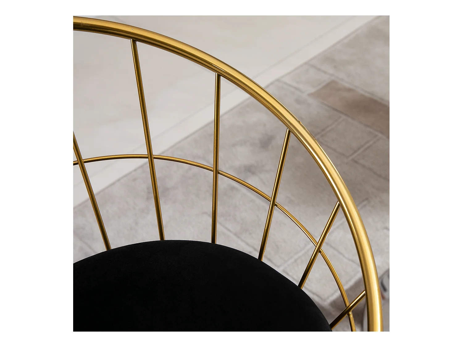 Set 2 sgabelli da bar in metallo con poggiapiedi e cuscino nero