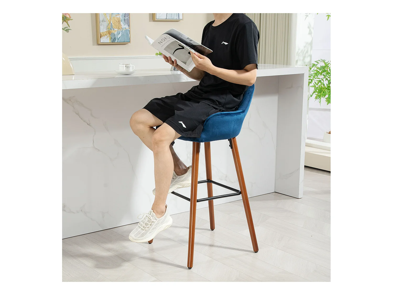 Set 2 sgabelli da bar con schienale e braccioli in velluto blu scuro