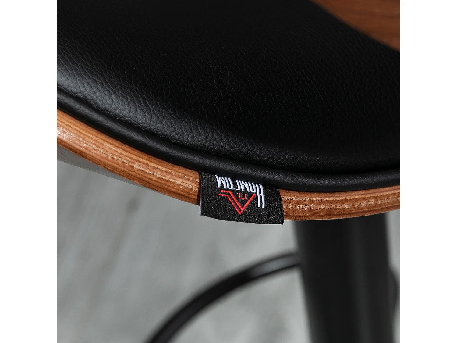 Set di 2 sgabelli da bar con schienale e poggiapiedi in legno nero