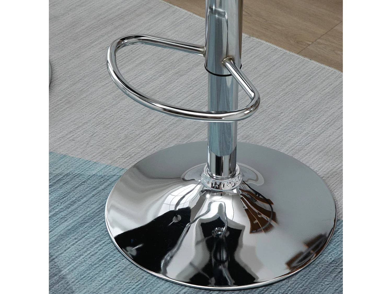 Set 2 sgabelli da bar girevoli altezza regolabile in similpelle